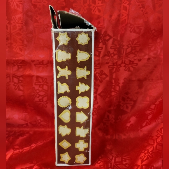 Vintage Rolling Cookie Cutter with 18 Interchangeable Cutters Shapes Christmas - Picture 2 of 8